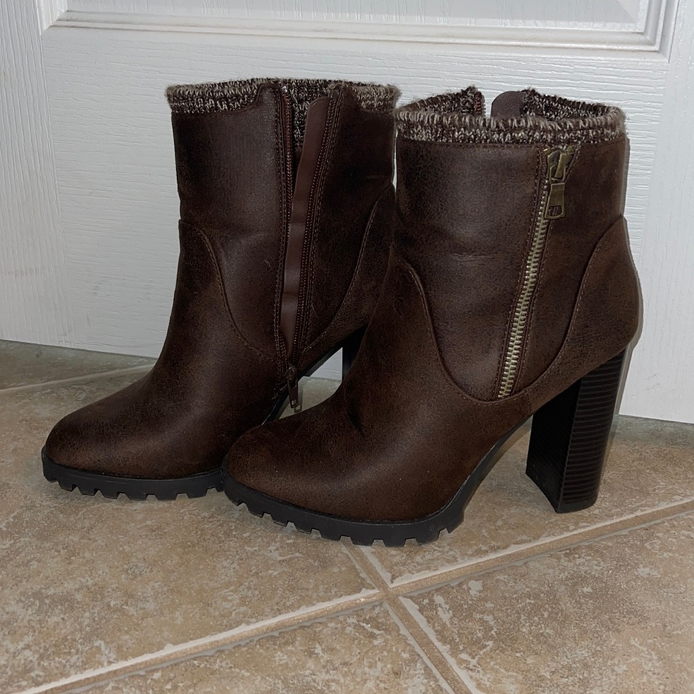 HIGH HEELED BOOTIES